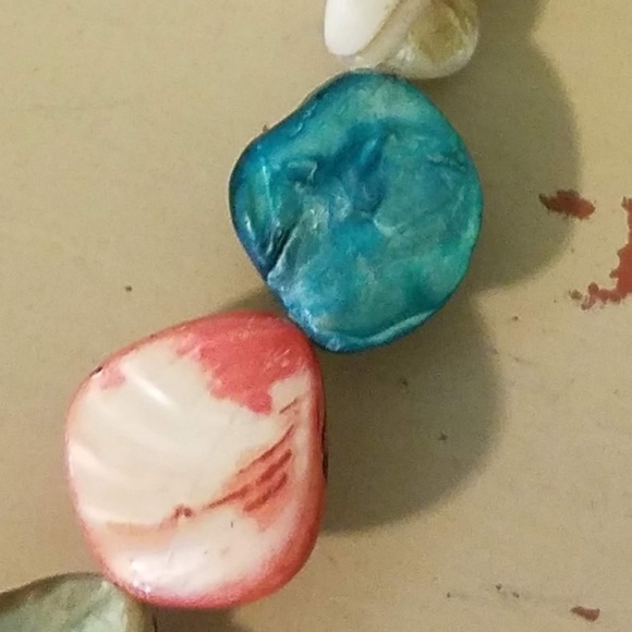 Multicolored Shell Necklace - Picture 2 of 6